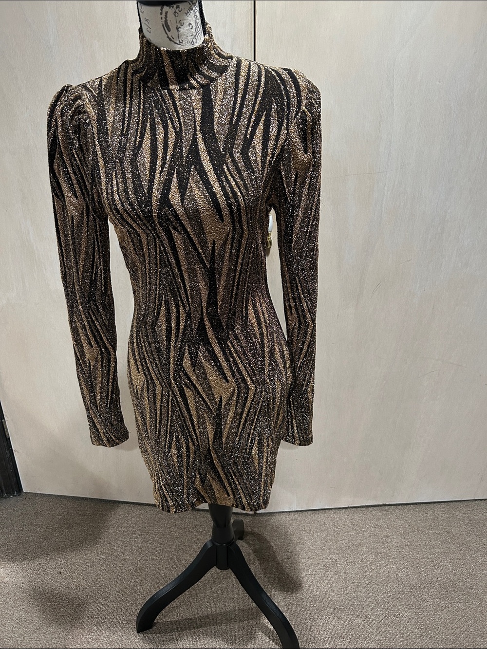 Aqua - Metallic Zebra-Stripe Long Sleeve Bodycon Dress - Black & Gold Size Med.